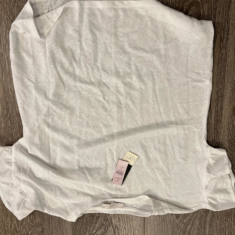 White ruffle sleeve tshirt